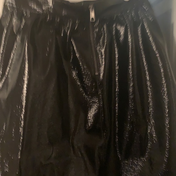 NWT Vero moda patent leather skirt with pockets - Picture 4 of 5